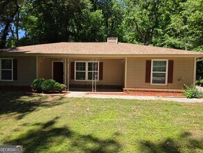 Building Photo - 586 Ridge Ave
