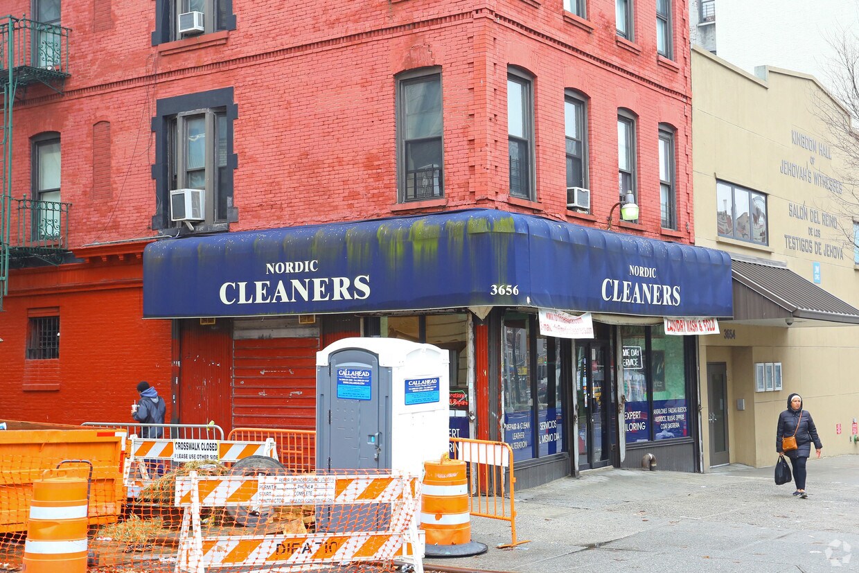 Foto del edificio - 3656 Broadway