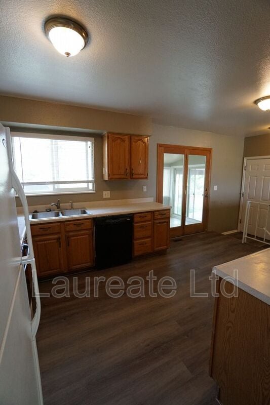 Building Photo - 2484 S Laredo St