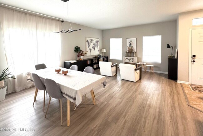 Foto del edificio - 1674 Hawkins Cove Dr E