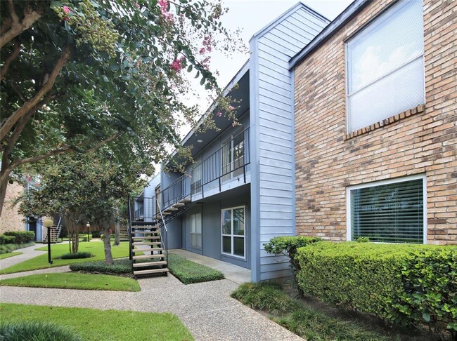 Building Photo - 6202 Skyline Dr