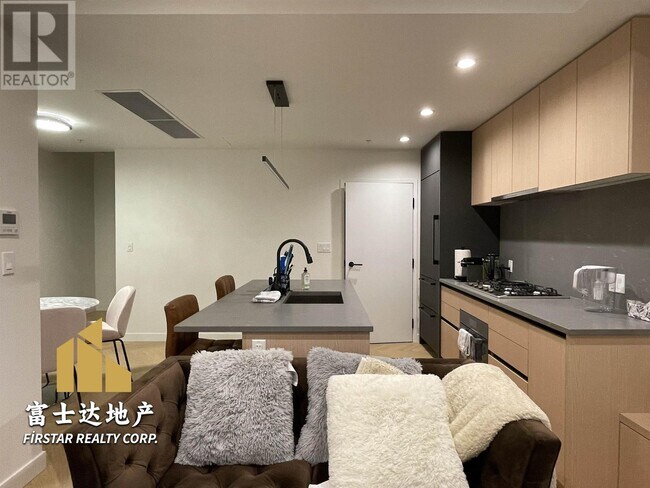 Photo du bâtiment - 6788-6788 Oak St