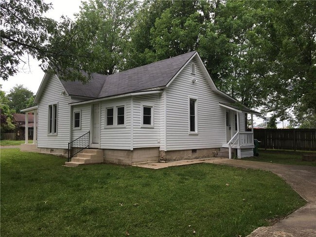 Building Photo - 706 W Johnson Ave