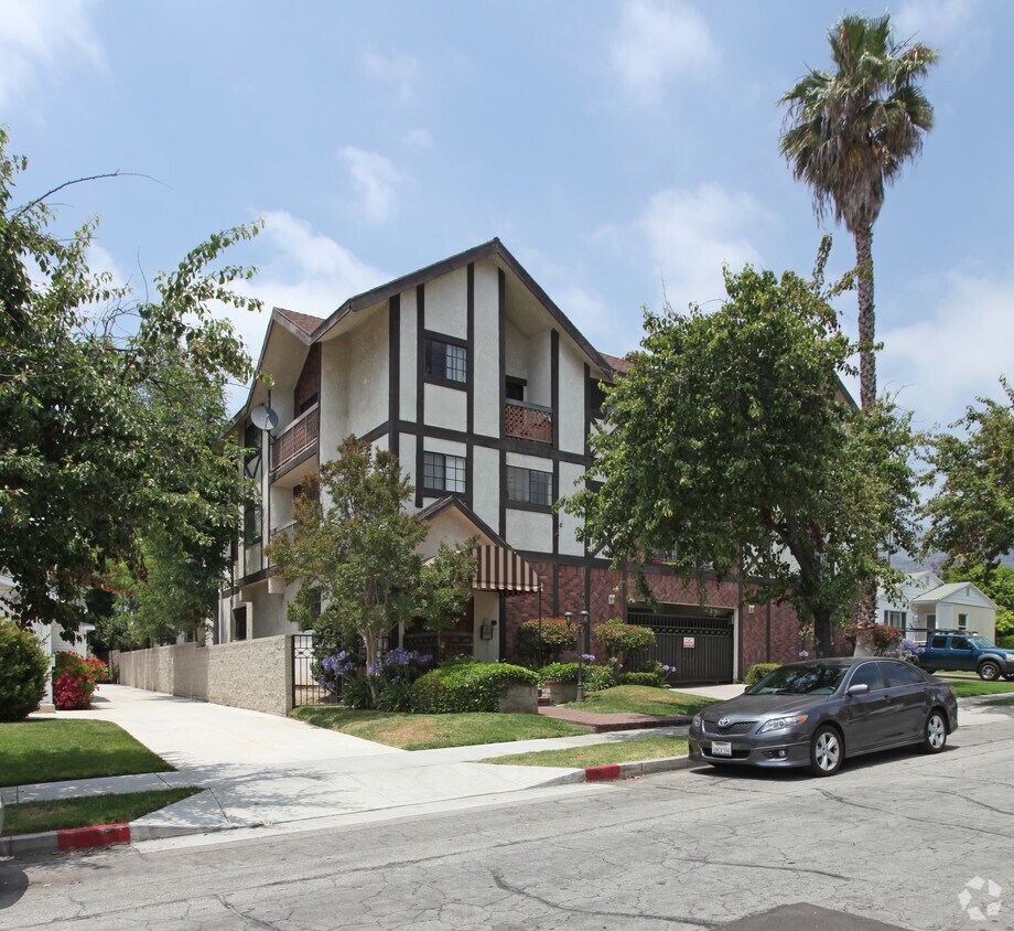 Building Photo - 1161 Irving Ave