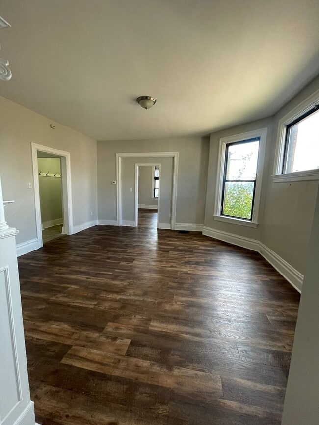 Building Photo - 701 Taylor Ave