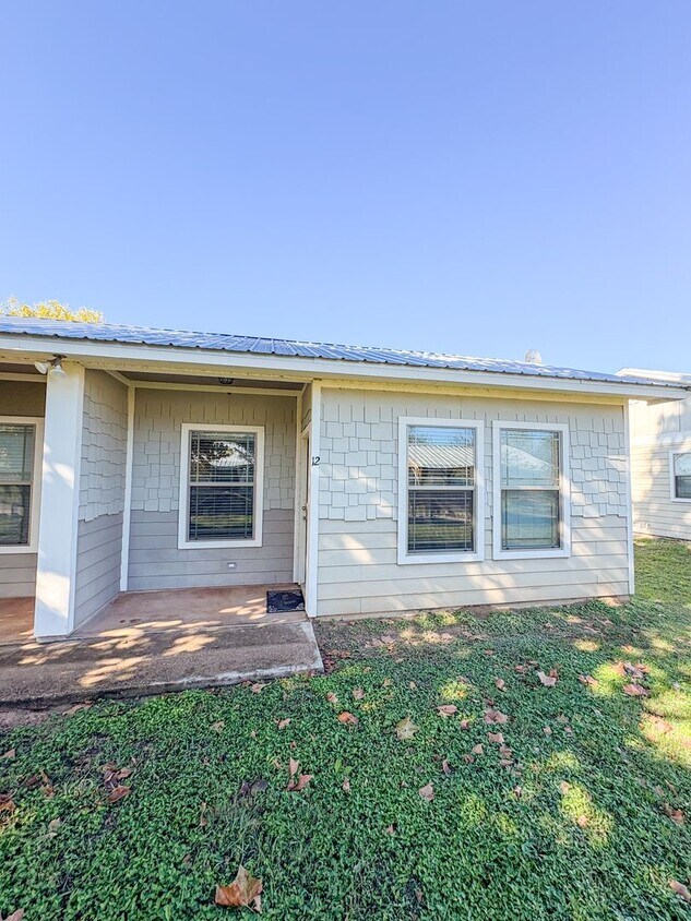 Building Photo - The Commons 1100-1200 W 16th St-12