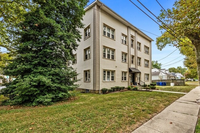 Building Photo - 2 Memorial Ave