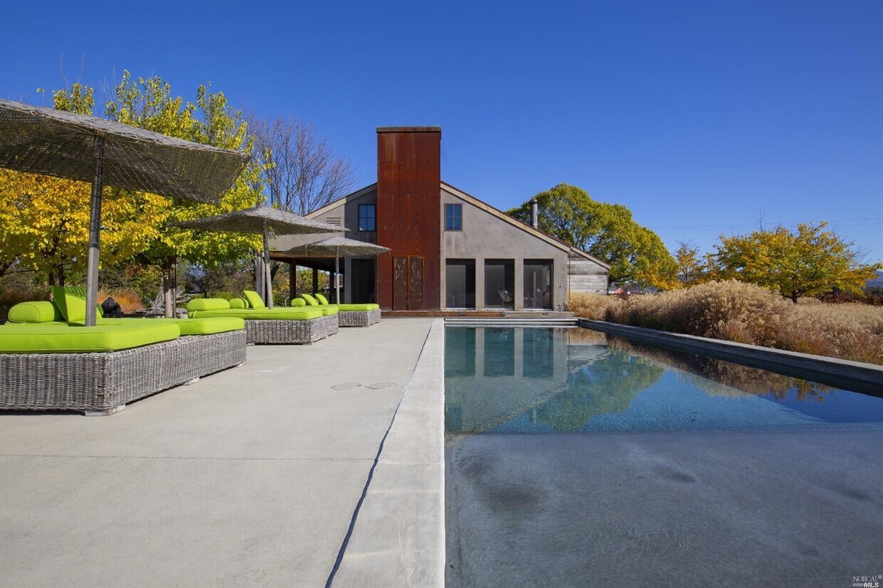 Foto principal - 1496 S Whitehall Ln