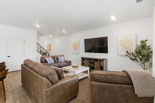 Foto del edificio - 1705 Ripple Rock Dr