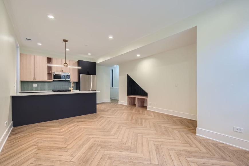Foto principal - 3 bedroom in Chicago IL 60647
