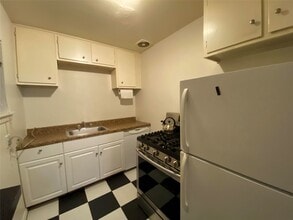 Building Photo - 205 Avondale St