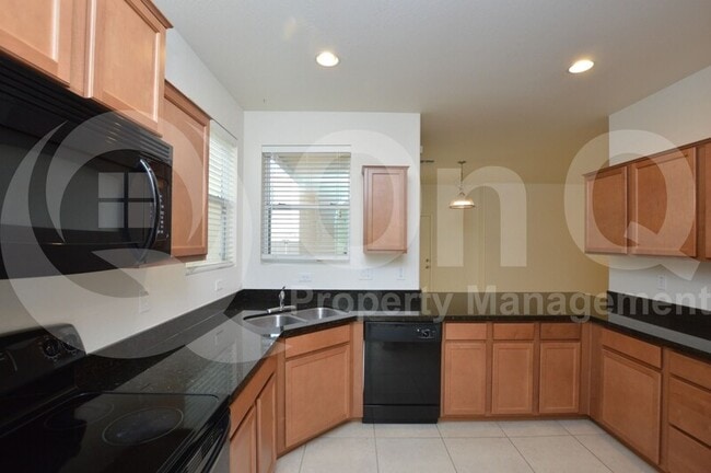 Building Photo - 883 S Almira Ave