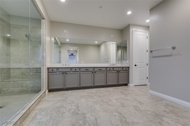 Building Photo - 2566 Speyburn Ave