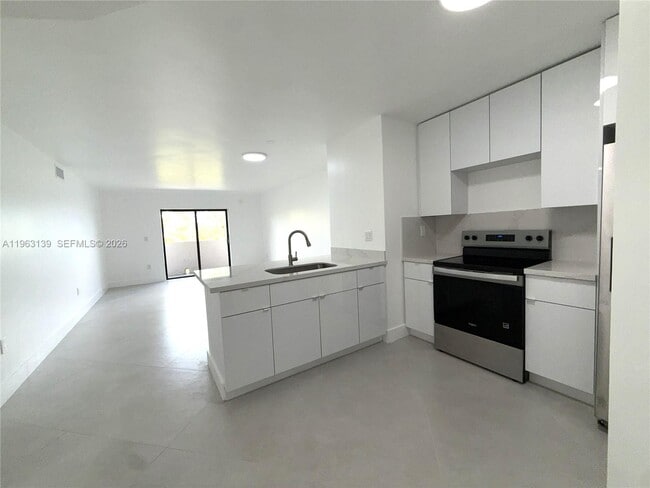 Foto del edificio - 15969 NW 64th Ave