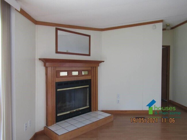 Foto del edificio - 144 Sullivan Rd.