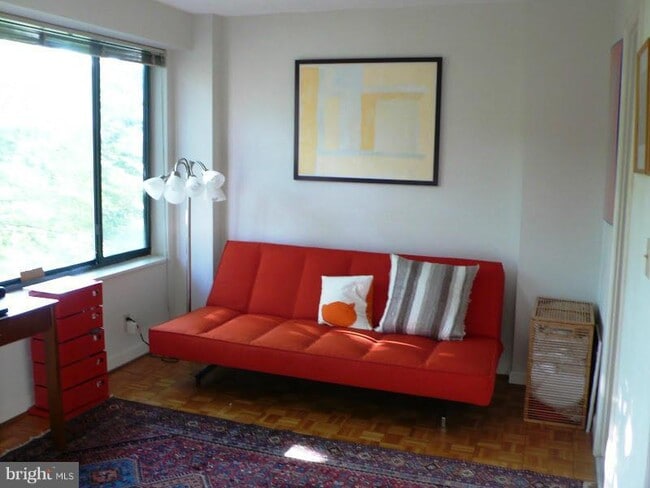 Foto del edificio - 1077 30th St NW
