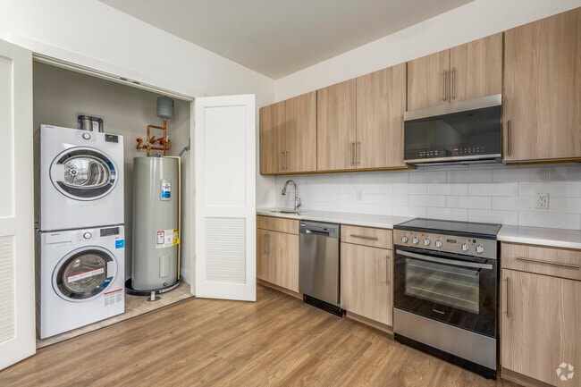 Studio - 422SF Kitchen - Greenview Mill House