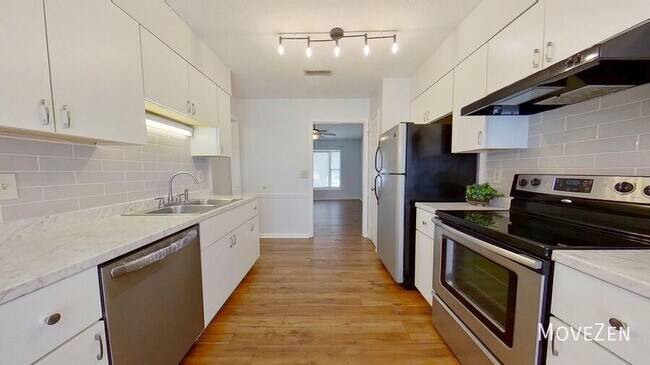 Foto del edificio - 814 Guilford College Rd