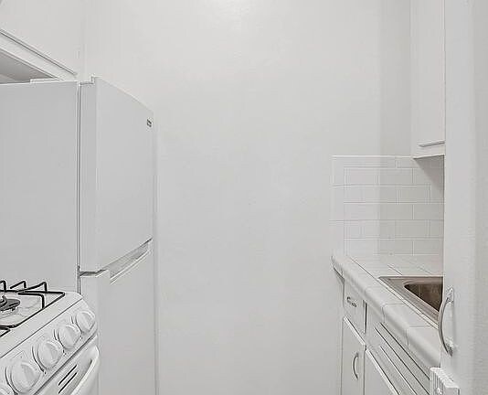 Photo - 141 E 55th St Apartment