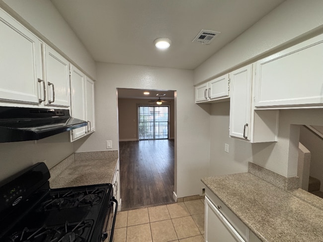 Foto del edificio - 514 E Valencia Ave