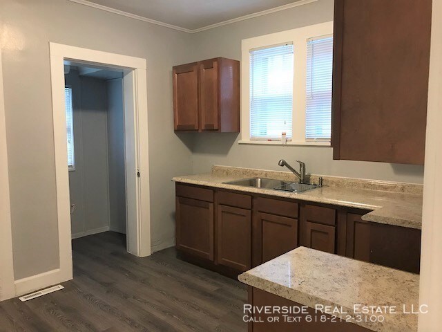 Building Photo - Newly Renovated Home !