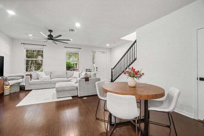 Foto del edificio - 1119 Community Dr