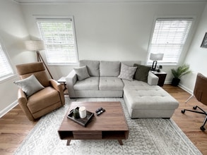 Building Photo - 6 W 51st St