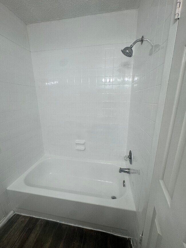 Foto del edificio - 8560 Channelview Cir