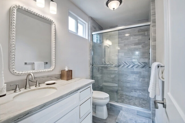 Building Photo - 541 San Dieguito Dr