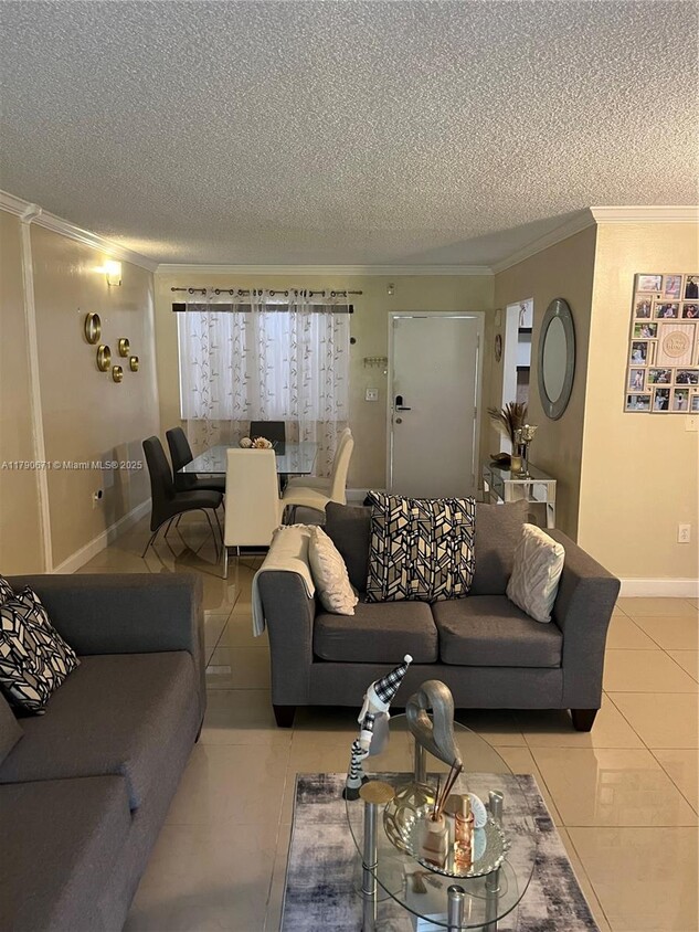 Foto principal - 451 Ives Dairy Rd