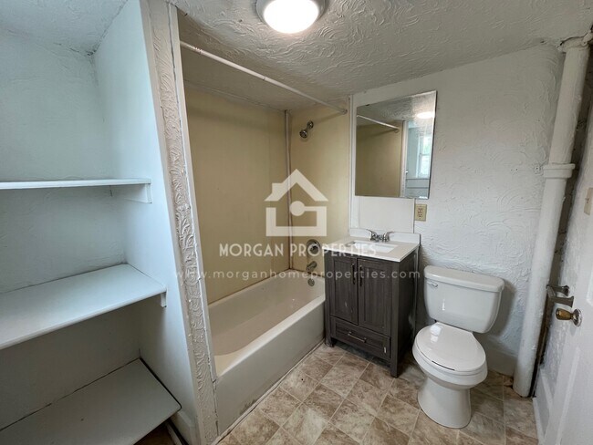 Foto del edificio - 815 W 11th St