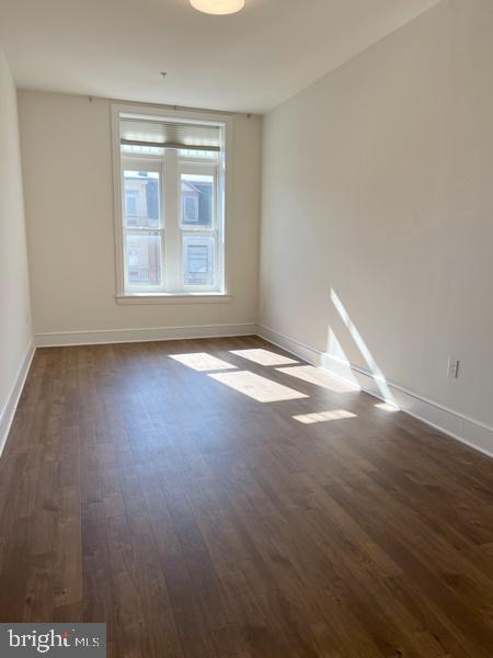 Foto del edificio - 335 W Market St