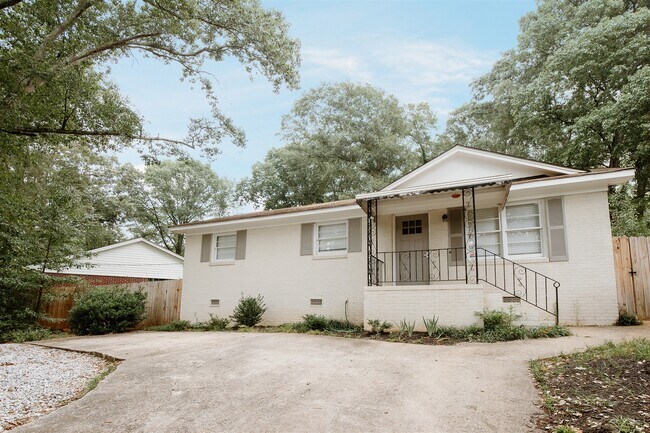 Foto del edificio - 140 Catlin Cir