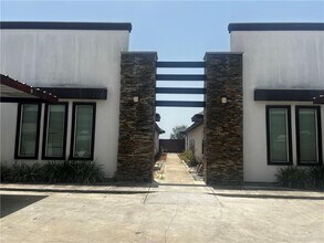 Building Photo - 208 Teak Dr