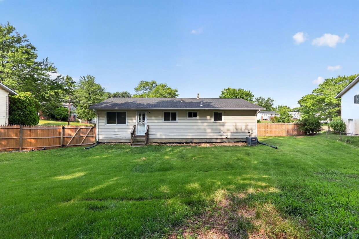 Photo - 1700 Jarvis Avenue