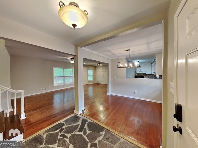 Building Photo - 5730 Deerfield Ln