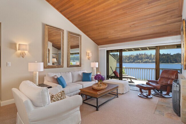 Foto del edificio - Short Term Lease | 2 Bed, 2 Bath Resort Style Waterview Condo For Rent!