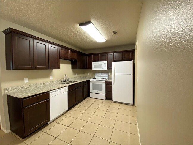 Building Photo - 658 W Martha Dr