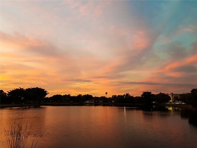 Foto del edificio - 16615 Waters Edge Dr