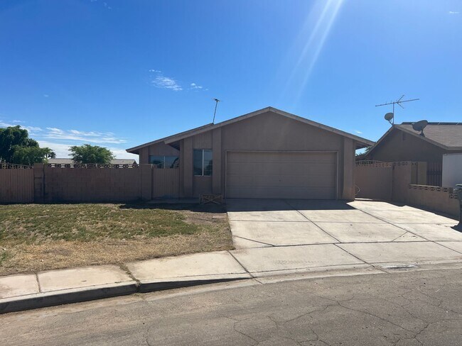 Foto del edificio - Three Bedroom Cibola Home on a large Lot