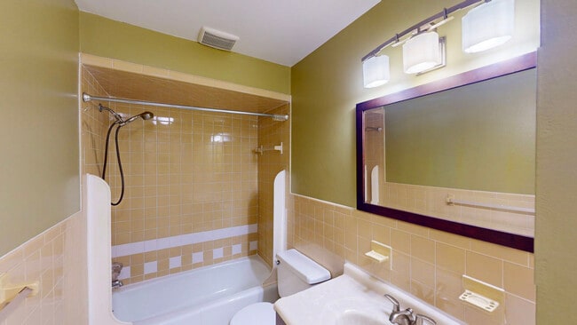 Building Photo - 707 Sir Walter Cir