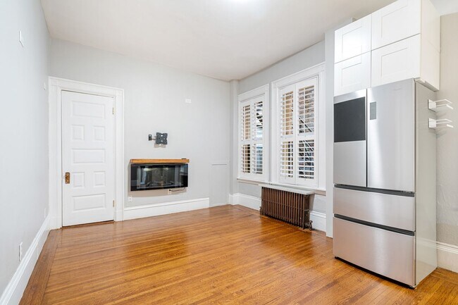 Building Photo - 261 Beacon St