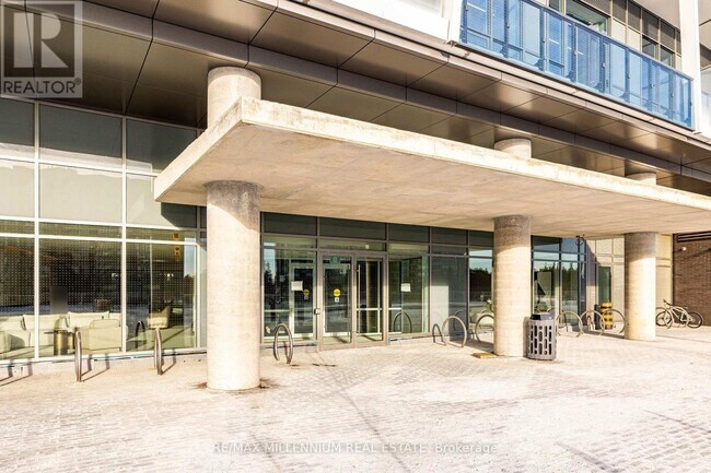 Building Photo - 30 Upper Mall Wy