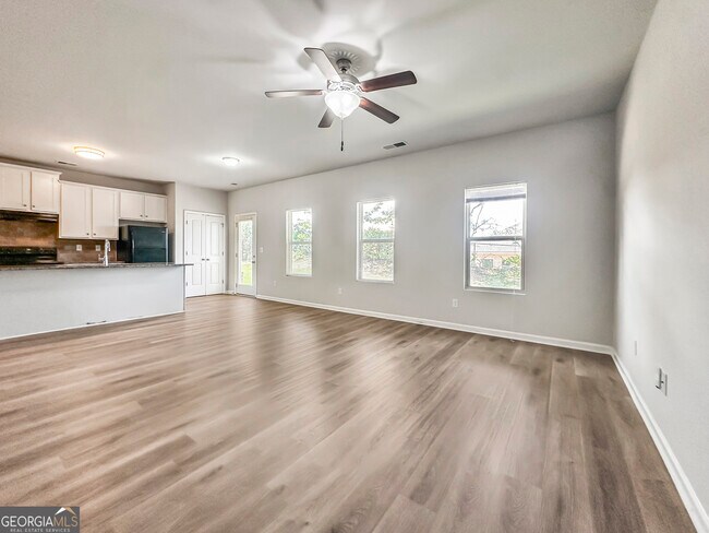 Foto del edificio - 196 Daisy Cir