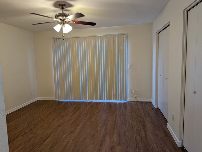 Building Photo - 122 S Hardy Dr