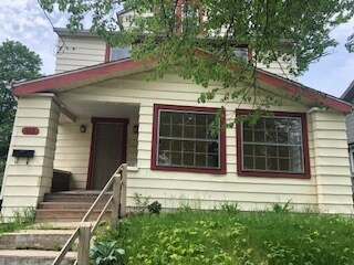 Primary Photo - 915 Wisconsin Ave