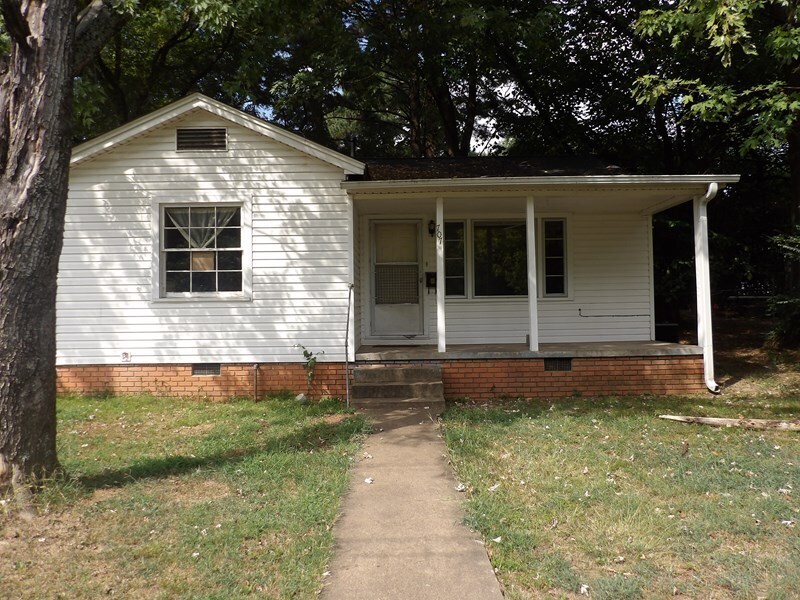 Primary Photo - 707 N Brown St