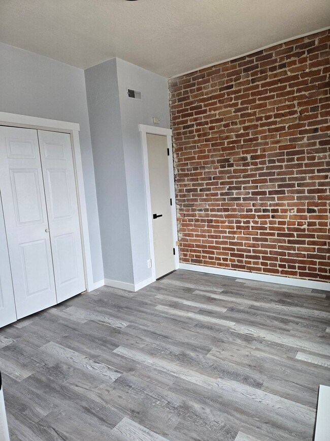 Foto del edificio - 109 N Kimball Ave