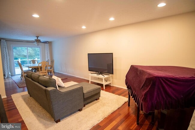 Foto del edificio - 10038 Chatelaine Cir