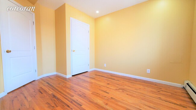 Foto del edificio - 104-22 39th Ave
